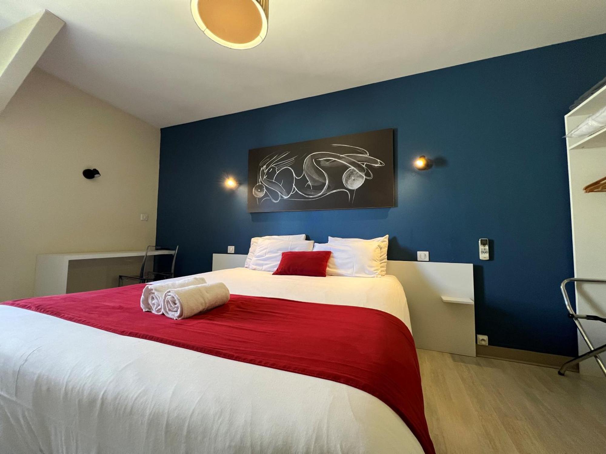 Brit Hotel Du Parc Niort Centre-Parking Gratuit Exterior foto
