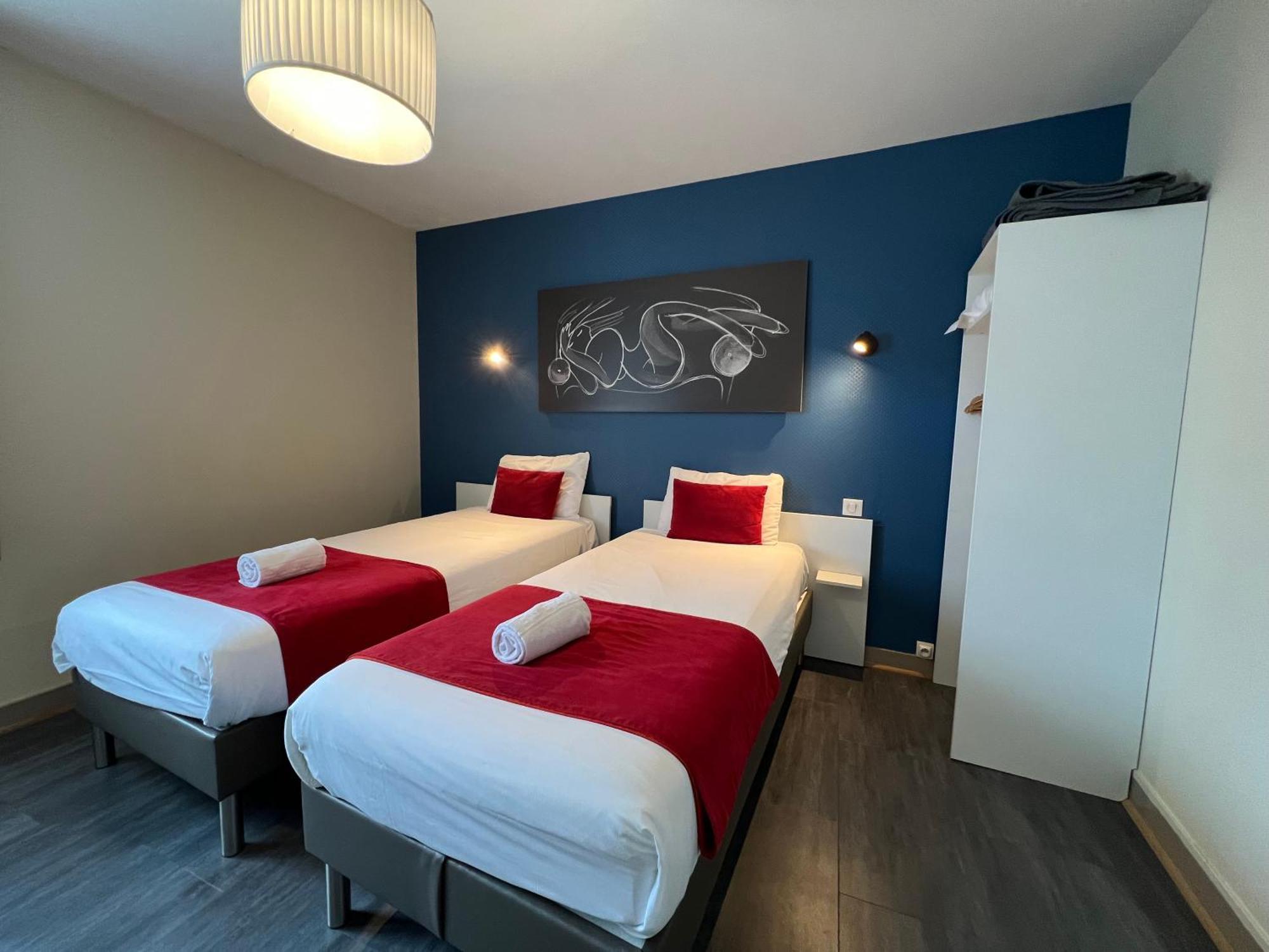 Brit Hotel Du Parc Niort Centre-Parking Gratuit Exterior foto