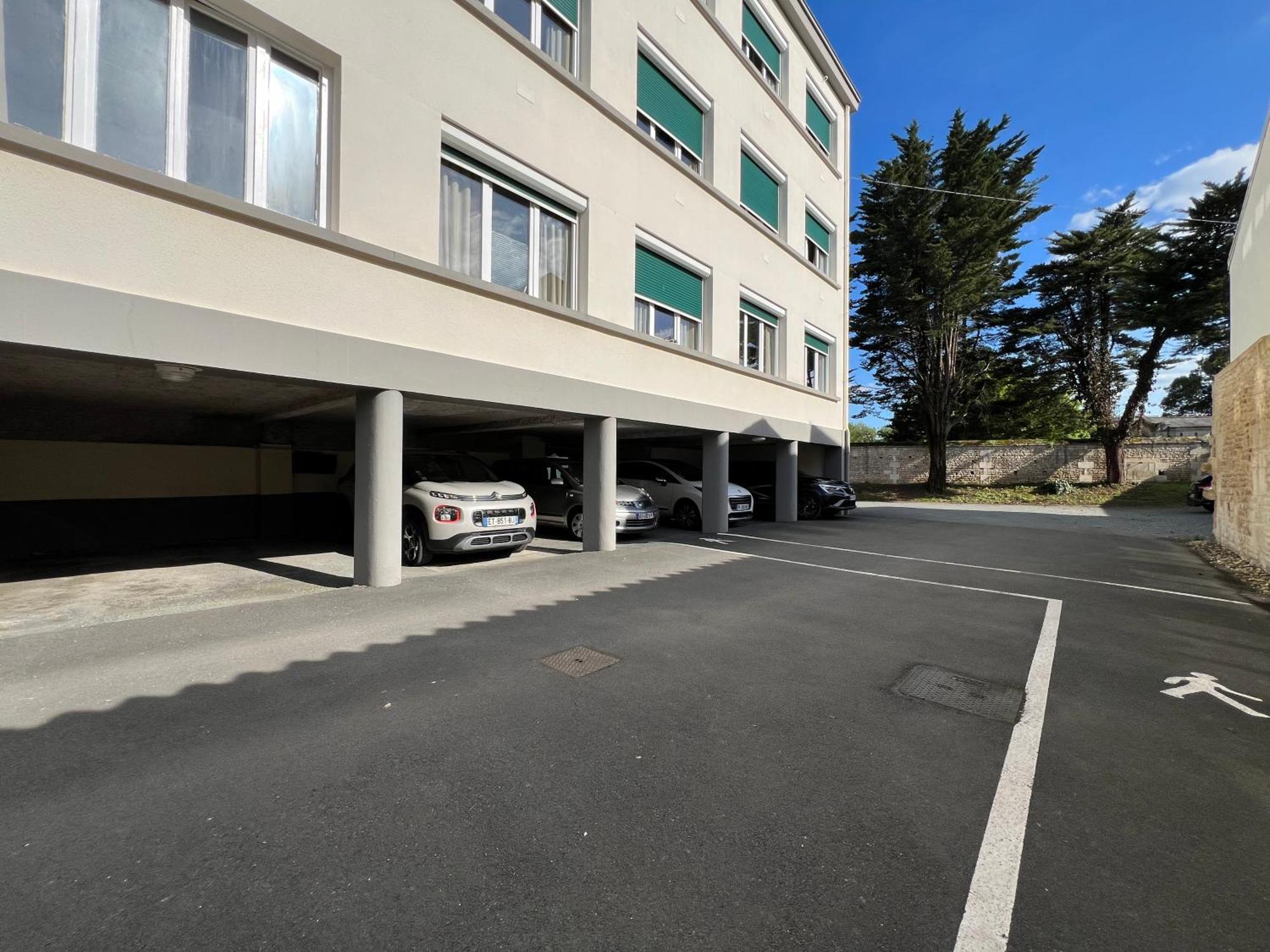 Brit Hotel Du Parc Niort Centre-Parking Gratuit Exterior foto
