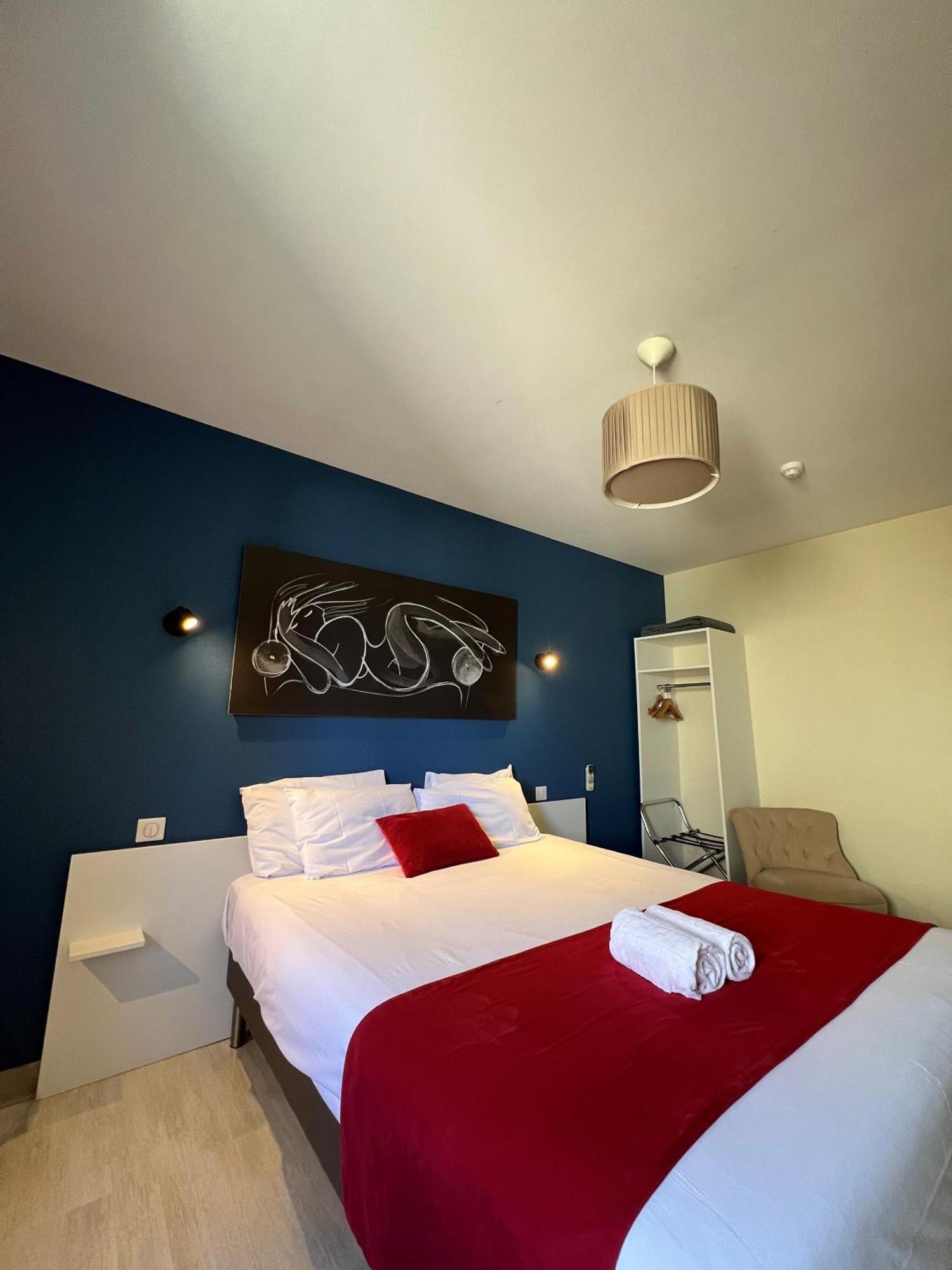 Brit Hotel Du Parc Niort Centre-Parking Gratuit Exterior foto