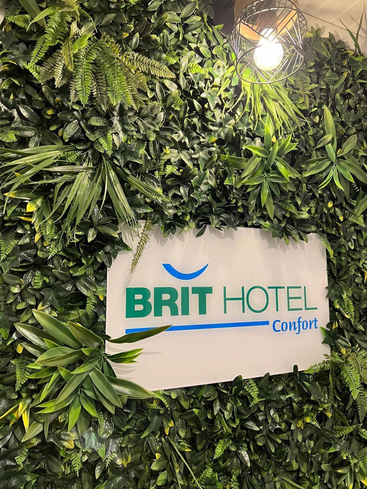 Brit Hotel Du Parc Niort Centre-Parking Gratuit Exterior foto