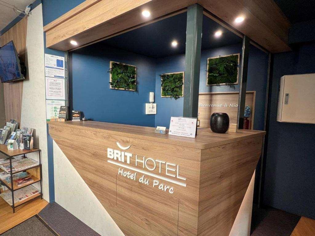 Brit Hotel Du Parc Niort Centre-Parking Gratuit Interior foto