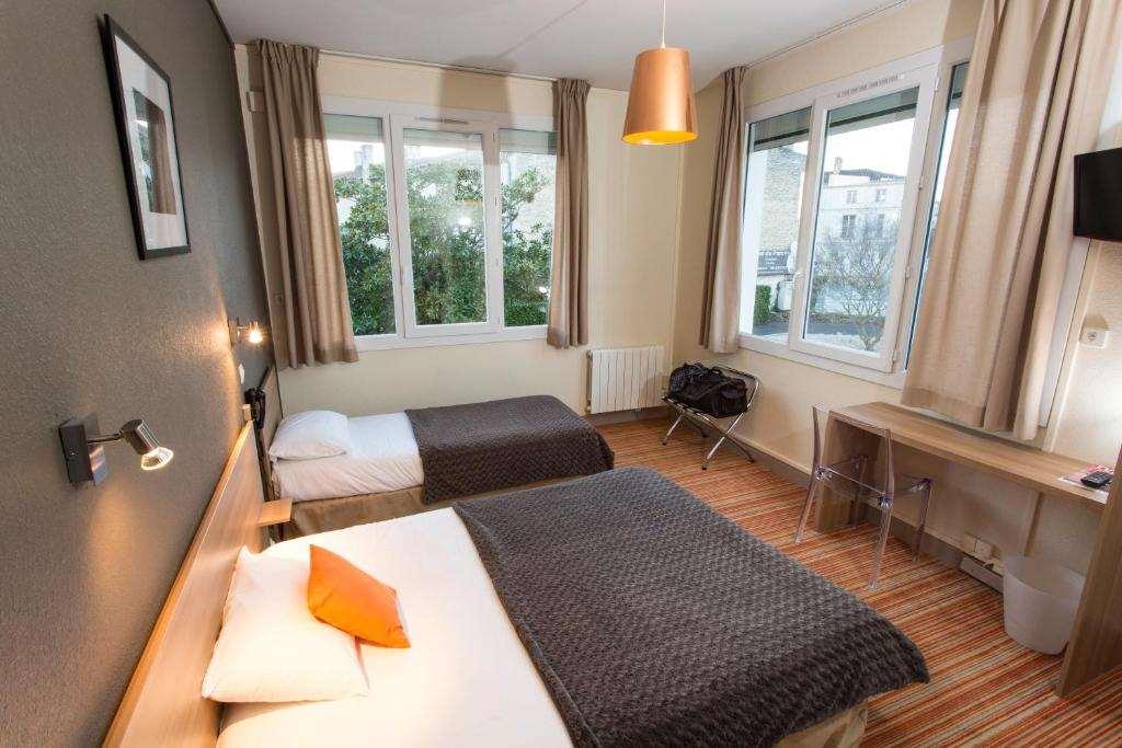 Brit Hotel Du Parc Niort Centre-Parking Gratuit Habitación foto