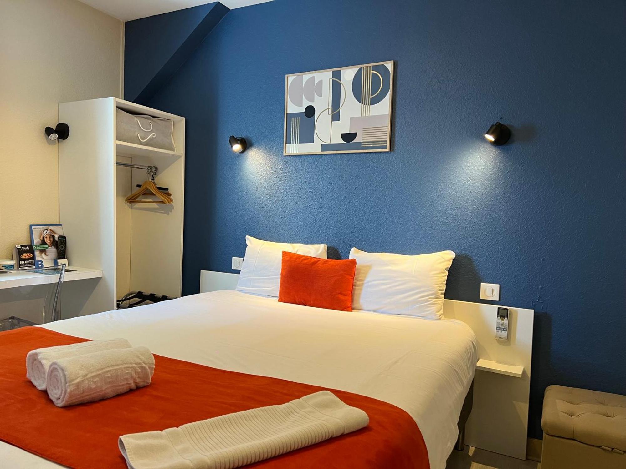 Brit Hotel Du Parc Niort Centre-Parking Gratuit Exterior foto